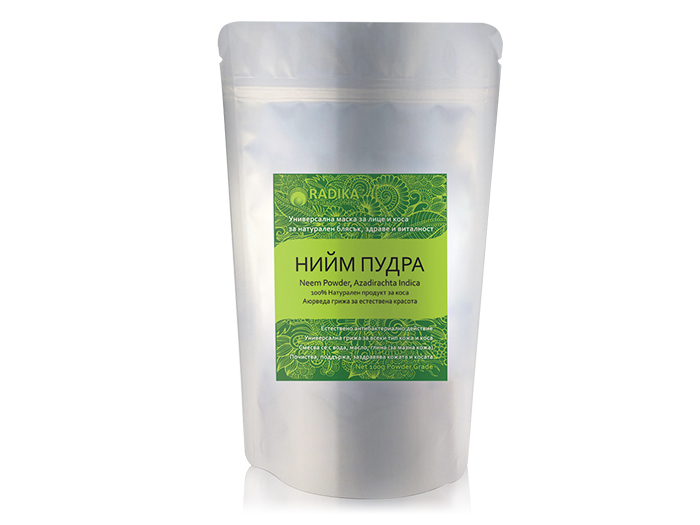 нийм-на-прах-радика НИЙМ ПУДРА на прах, 100г Neem Powder, Azadirachta Indica 100% Натурален продукт за коса Действие и приложение на продукта Нийм е високо ценен от векове в Аюрведа за поддържане на красотата и здравето. Многофункционално действие. Подходящ е за всекитип кожа, включително за проблемна и раздразнена. Подхранва, поддържа, заздравява и почиства кожата иосигурява сияен тен. Благоприятно при пърхот, за укрепване на корените. Редовната употреба създава блестяща визия. Начин на употреба и дозировка *За лице: Смесват се 1-2 ч.л. с вода, флорална вода или масло. Престоява 5-10 мин. Нанася се върху лицето, шията, деколтето за около 15 мин. и се отмива с хладка вода. (При мазна кожа на лицето нийм се смесва с глина или хума ) *За коса: Смесват се 2-3с.л. с вода. Оставя се да престои 5-10 мин. Нанася се в корените и по дължината на косата. Поставя се найлонова шапка и се увива с кърпа. Оставя се да действа около 30 мин. и се отмива с вода. Не е необходимо да се използва шампоан след тази маска. Съставки (INCI) Azadirachta Indica leaf powder