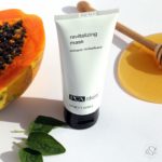 revitalizing-mask-swatch-aha-киселини