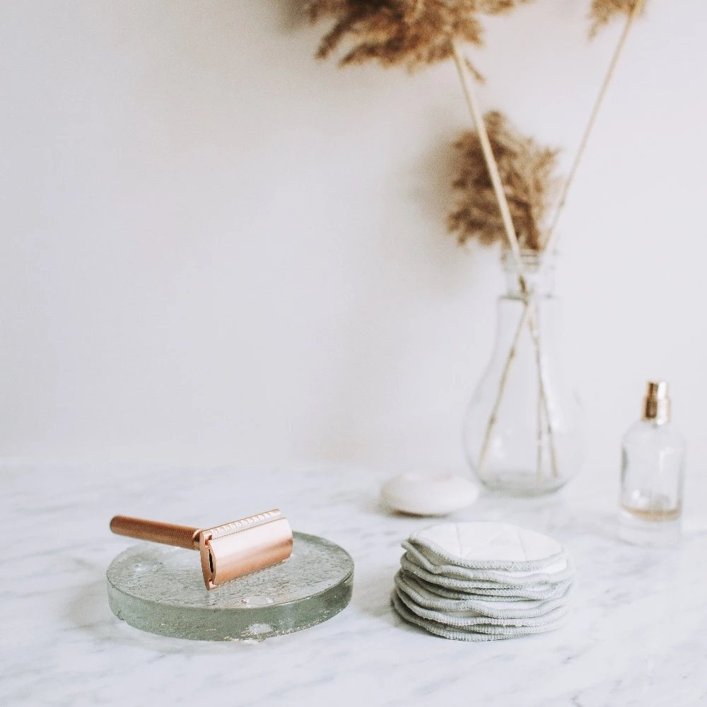 bambaw-zero-waste-rose-gold-самобръсначка Метална самобръсначка с поставка - Bambaw