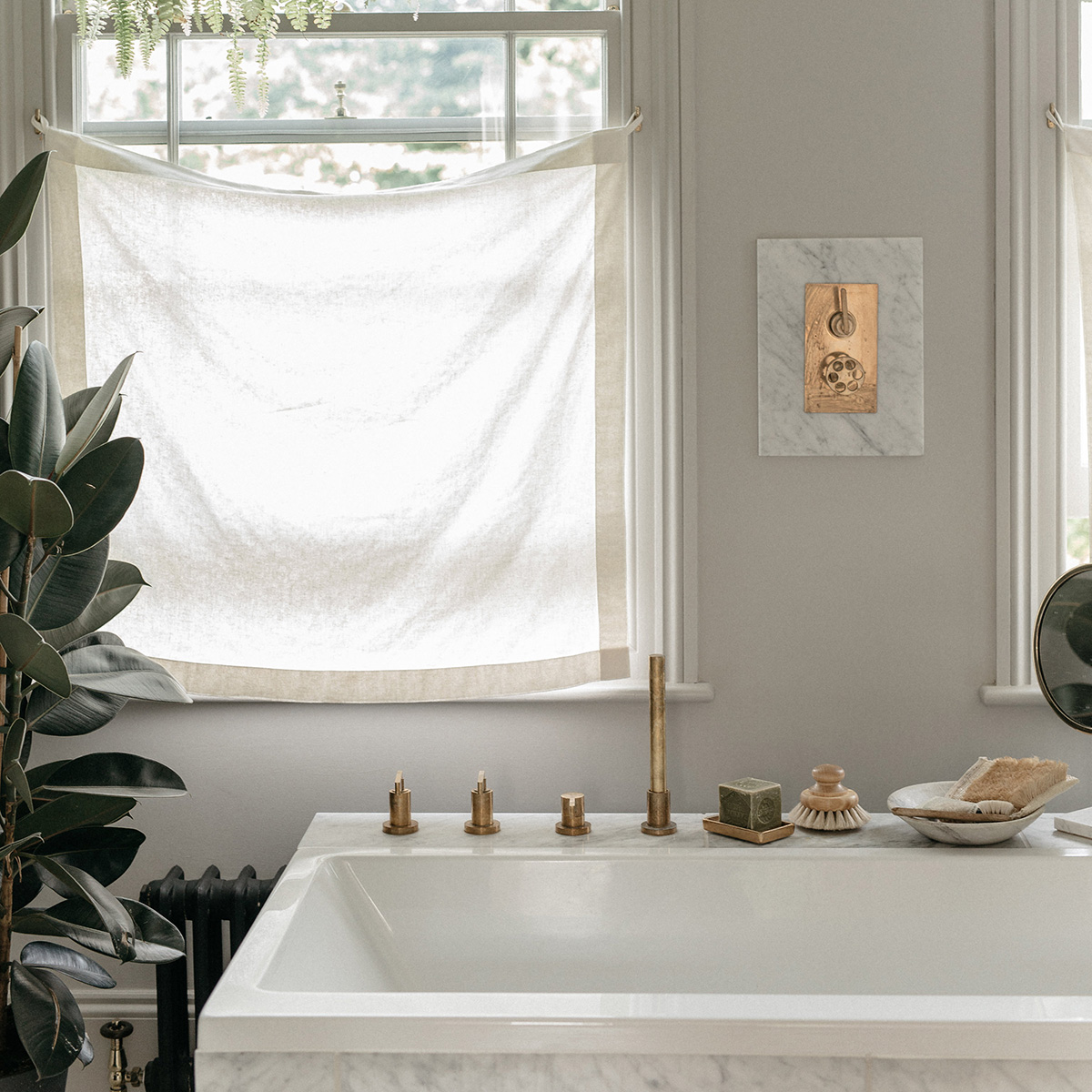 SAVON-DE-MARSEILLES-STYLED-1-WEBSITE Автентичен Марсилски сапун бял- 300г - Savon de Marseille - ECO CONSEILS