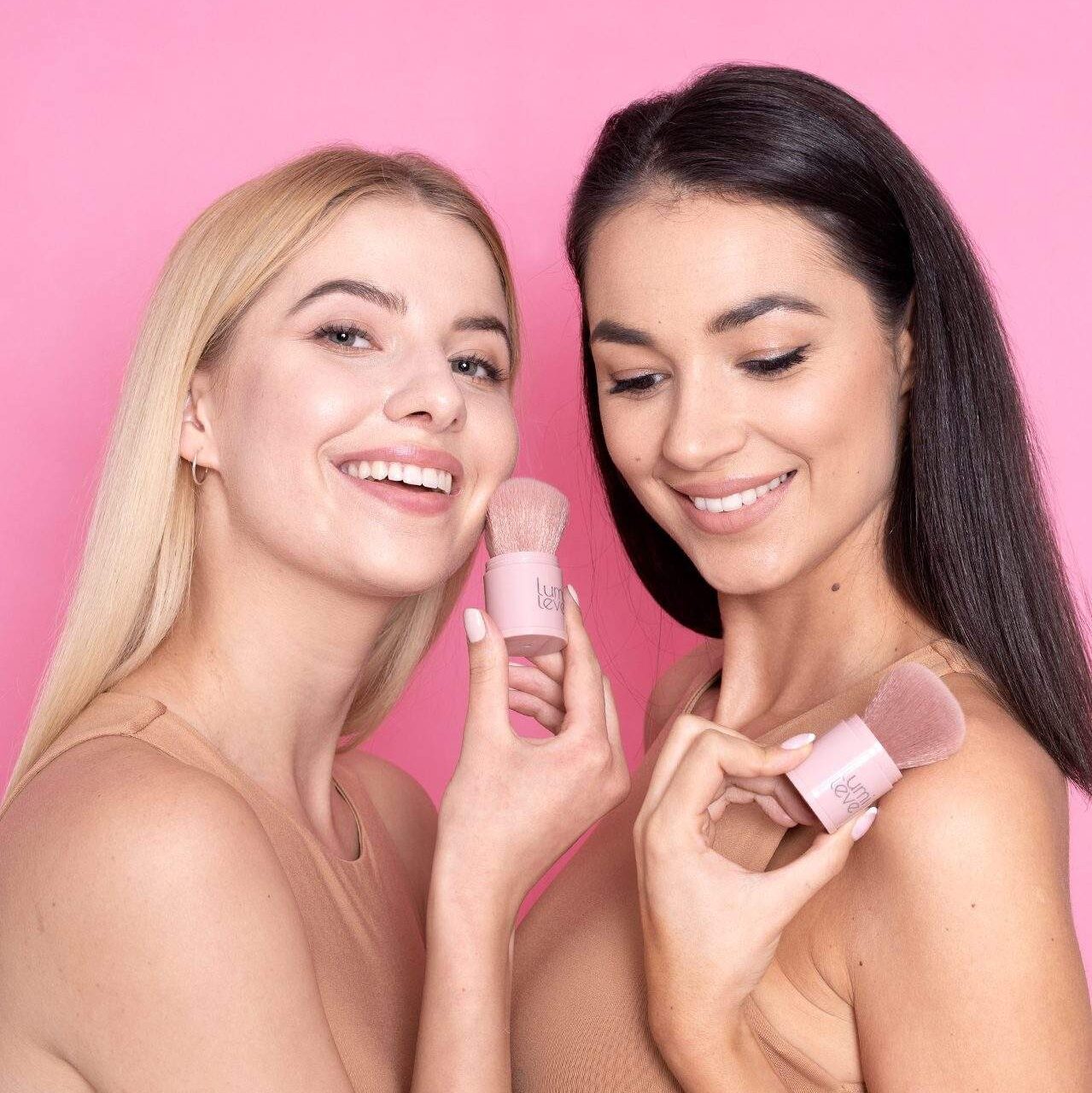 lumileve-makeup-brush-kabuki Кабуки четка с капаче - Lumileve